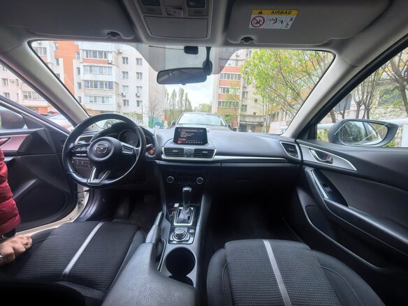 2018 Mazda 3 III (BM) Рестайлинг, белый, 1250000 рублей - вид 7