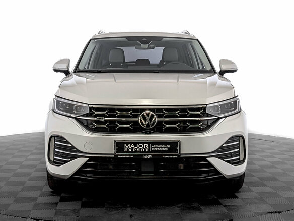 2023 Volkswagen Tayron X I Рестайлинг, белый, 4040000 рублей - вид 1