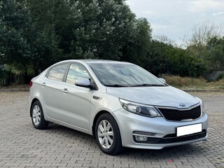 2016 Kia Rio III Рестайлинг, серебристый, 1183000 рублей, вид 4