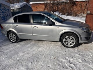2011 Opel Astra H Рестайлинг, серебристый, 520000 рублей, вид 2