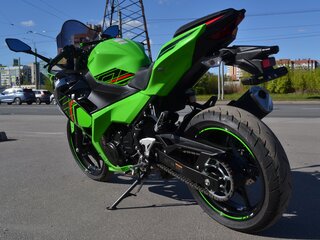 2023 Kawasaki Ninja 400, зелёный, 660000 рублей, вид 4
