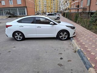 2019 Hyundai Solaris II, белый, 1550000 рублей, вид 4
