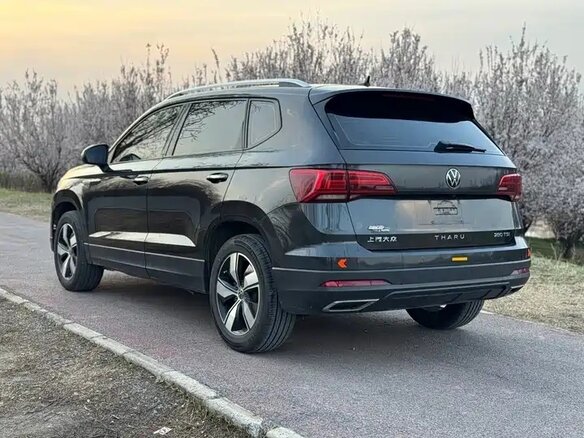 2022 Volkswagen Tharu I, серый - вид 3