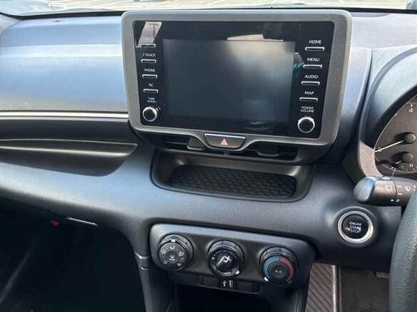 2022 Toyota Yaris IV, белый, 775000 рублей - вид 7