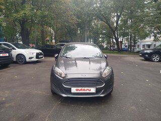 2018 Ford Fiesta Mk6 Рестайлинг, серый, 910000 рублей, вид 1
