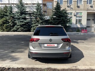 2017 Volkswagen Tiguan II, серебристый, 2450000 рублей, вид 5