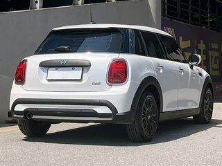 2023 Mini Hatch One III (F55/F56) Рестайлинг 2, белый, 2148400 рублей, вид 4
