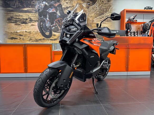 2025 KTM 1390 Super Adventure, оранжевый - вид 13