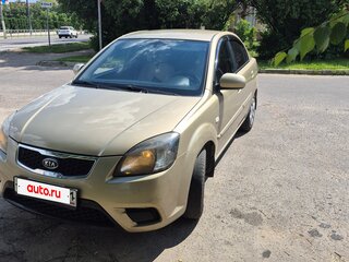 2011 Kia Rio II Рестайлинг, бежевый, 650000 рублей, вид 1