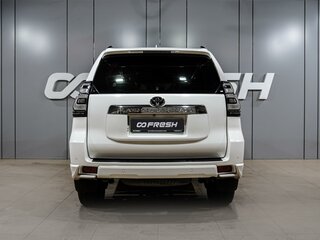 2020 Toyota Land Cruiser Prado 150 Series Рестайлинг 2, белый, 6849000 рублей, вид 4