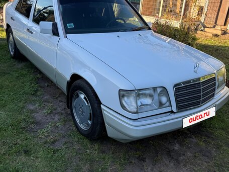 1993 Mercedes-Benz W124 200, белый, 690000 рублей, вид 2