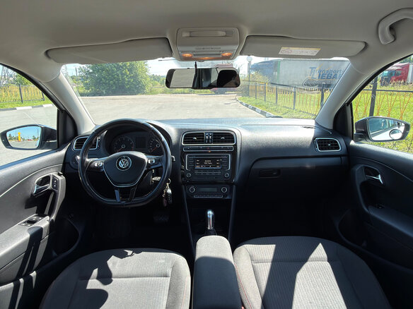 2017 Volkswagen Polo V Рестайлинг, белый, 1146000 рублей - вид 11