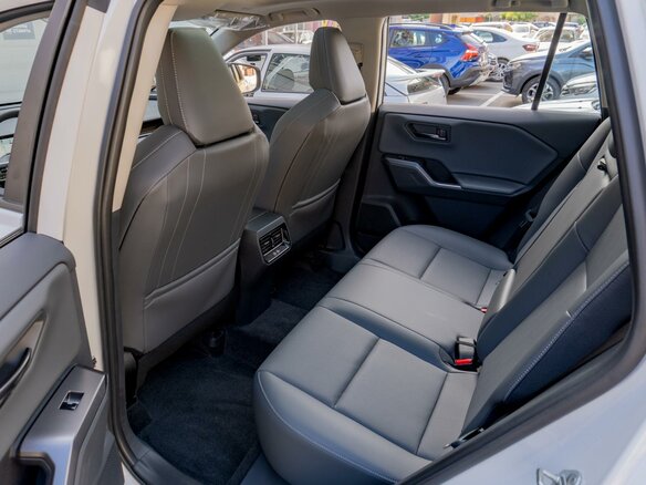 2026 Toyota RAV4 VI (XA60), белый - вид 12