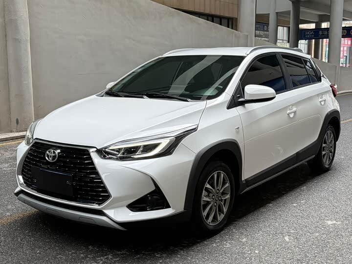 Открыть фотографии: Toyota Yaris IV