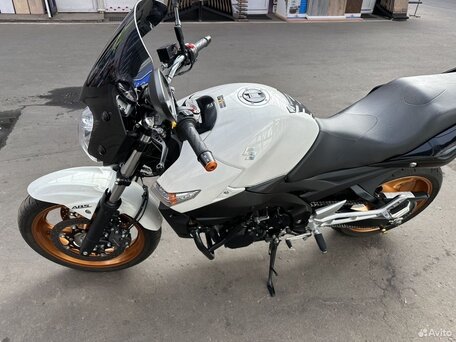 2010 Suzuki GSR 600, белый, 555000 рублей, вид 1