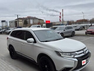 2015 Mitsubishi Outlander III Рестайлинг 2, белый, 1850000 рублей, вид 3