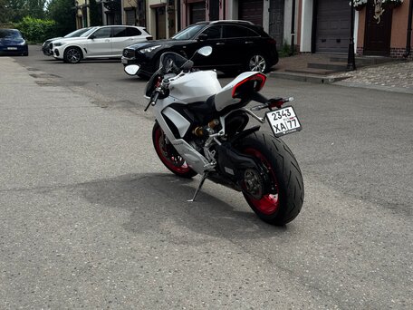 2023 Ducati Panigale V2, белый, 1800000 рублей, вид 3