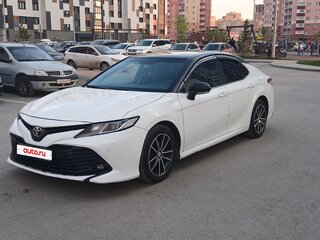 2019 Toyota Camry VIII (XV70), белый, 1699000 рублей, вид 1