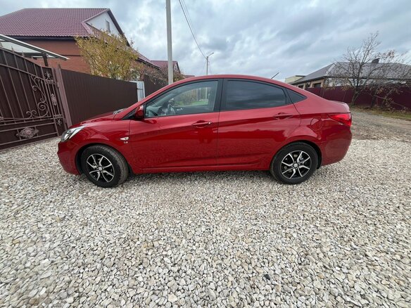 2012 Hyundai Solaris I, красный, 1150000 рублей - вид 4