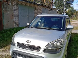 2013 Kia Soul I Рестайлинг, серебристый, 860000 рублей, вид 3