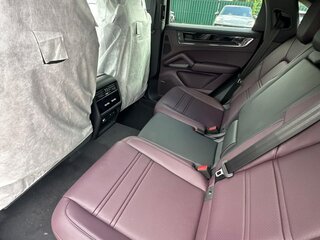 2026 Porsche Cayenne GTS Coupé III Рестайлинг, серый, 27000000 рублей, вид 5