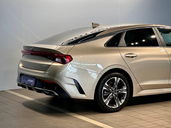 2021 Kia K5 III, жёлтый - вид 13