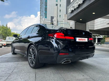 2023 BMW 5 серии 520i VII (G30/G31/G38) Рестайлинг, чёрный, 4600000 рублей, вид 3
