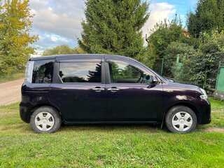 2012 Toyota Sienta I Рестайлинг 2, чёрный, 899000 рублей, вид 3