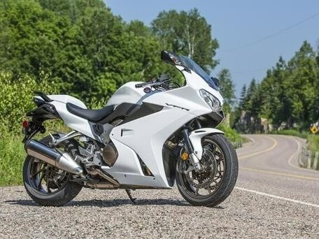 2016 Honda VFR 800, белый, 1380000 рублей, вид 1
