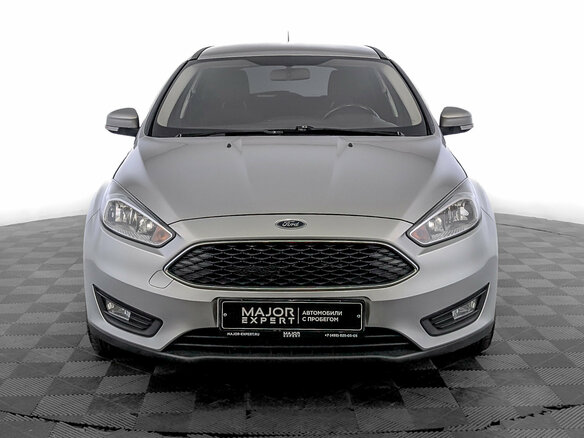 2018 Ford Focus III Рестайлинг, серебристый, 1015000 рублей - вид 1