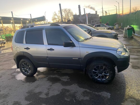 2017 Chevrolet Niva I Рестайлинг, серый, 845000 рублей