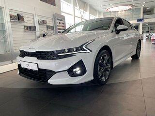 2022 Kia K5 III, белый, 3200000 рублей, вид 1