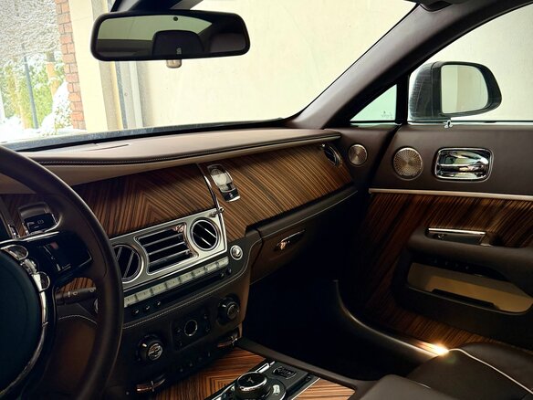 2018 Rolls-Royce Wraith, серебристый, 20500000 рублей - вид 4