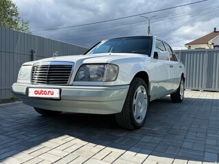 1994 Mercedes-Benz E-Класс 220 I (W124), белый, 1700000 рублей, вид 3