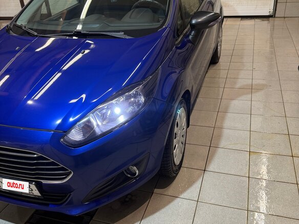 2015 Ford Fiesta Mk6 Рестайлинг, синий, 900000 рублей - вид 1