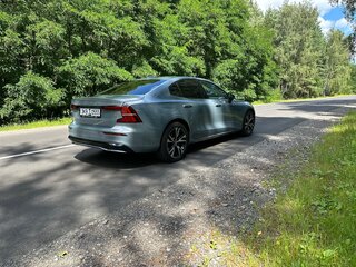 2024 Volvo S60 III, серый, 2550000 рублей, вид 4