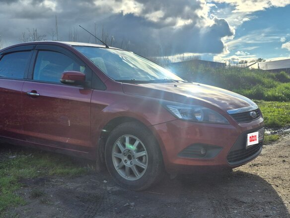 2008 Ford Focus II, красный, 400000 рублей - вид 2