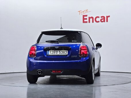 2022 Mini Clubman Cooper II Рестайлинг, чёрный, 2254697 рублей, вид 4