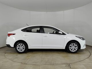 2022 Hyundai Solaris II Рестайлинг, белый, 1510000 рублей, вид 4