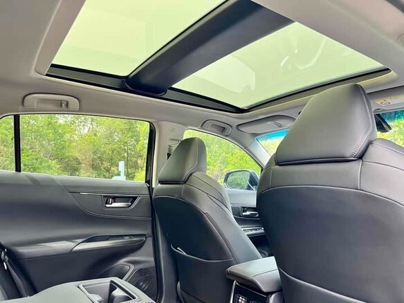 2022 Toyota Venza II, чёрный, 4102000 рублей - вид 14
