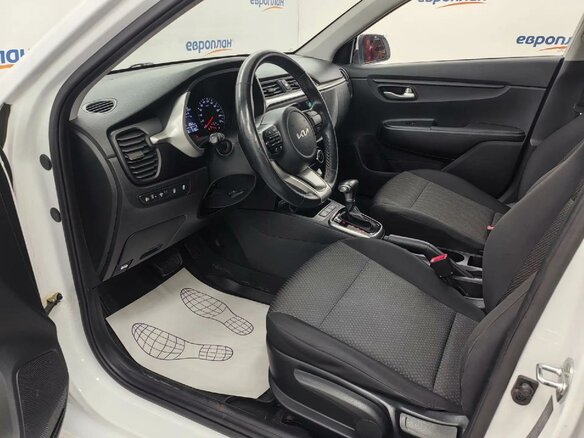2022 Kia Rio IV Рестайлинг, белый, 1629250 рублей - вид 8
