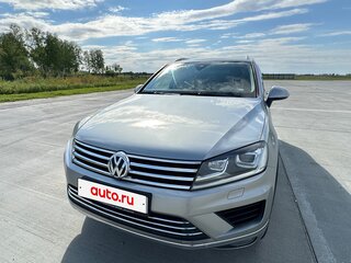 2016 Volkswagen Touareg II Рестайлинг, серебристый, 3535000 рублей, вид 2