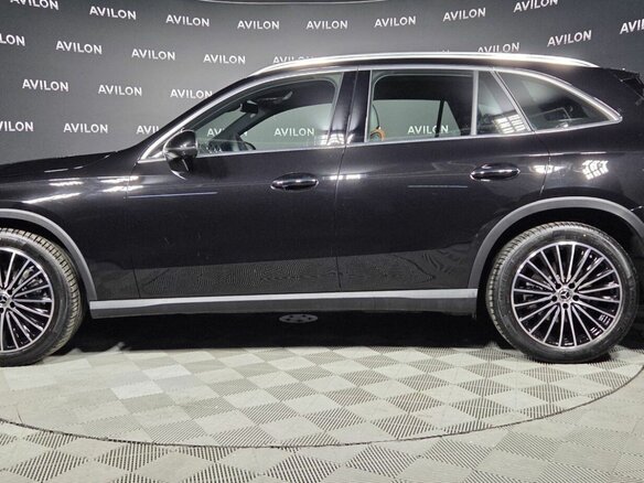2025 Mercedes-Benz GLC 300 II (X254), чёрный - вид 2