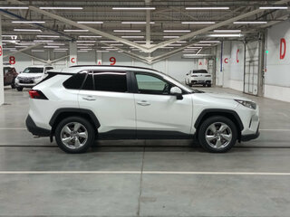 2020 Toyota RAV4 V (XA50), белый, 3200000 рублей, вид 4