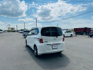 2015 Honda Freed I Рестайлинг 2, белый, 1449999 рублей, вид 4