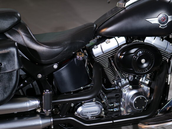 2010 Harley-Davidson Fat Boy, чёрный, 1640000 рублей - вид 18