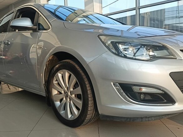 2013 Opel Astra J Рестайлинг, серебристый, 502000 рублей - вид 8