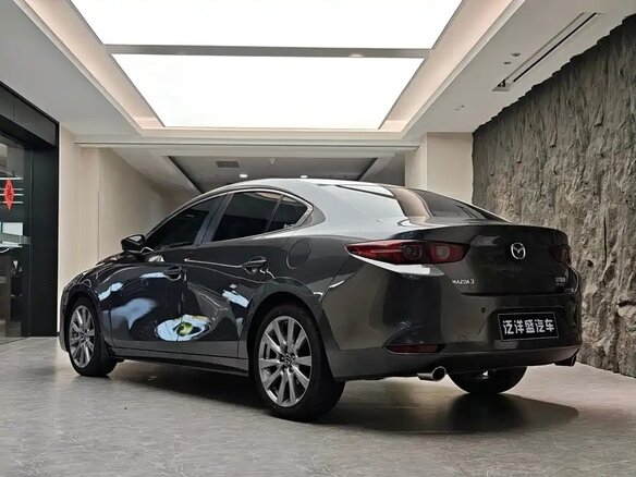 2021 Mazda 3 Axela IV (BP), серебристый, 1794000 рублей - вид 3