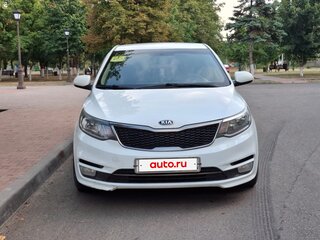 2015 Kia Rio III Рестайлинг, белый, 700000 рублей, вид 3