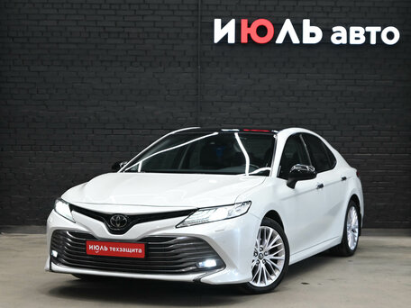 Toyota Camry VIII (XV70)